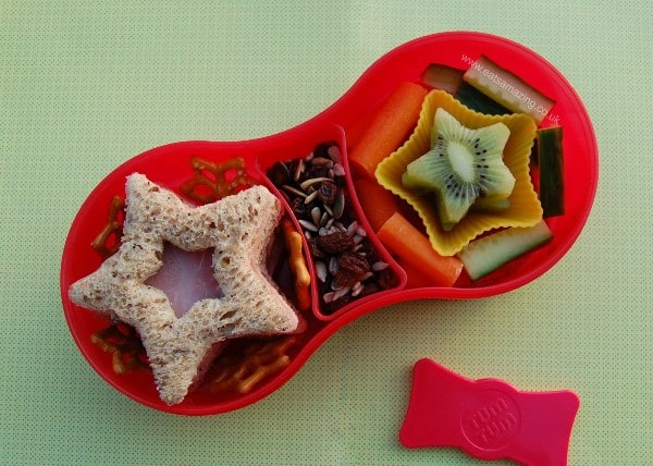 Christmas Food - Star themed bento kids lunch idea - easy star sandwich made with nesting cutters - from Eats Amazing UK
