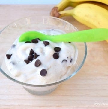 How to make 2 ingrdient banana ice cream with chocolate chips - with free printable recipe sheet to download - easy recipes for kids from Eats Amazing UK