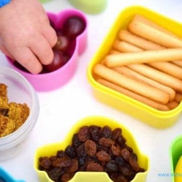 40 quick and healthy snack ideas for toddlers from Eats Amazing UK - loads of kids food ideas to pack for on the go