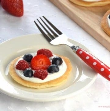Cooking with kids - mini fruit pizzas - a fun and easy recipe to cook with kids this summer - Eats Amazing UK