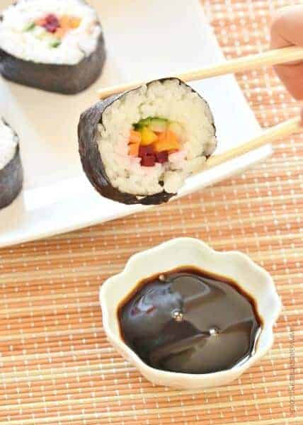 How to make your own rainbow vegetable sushi - simple vegetarian sushi idea - perfect for lunch boxes - Eats Amazing UK