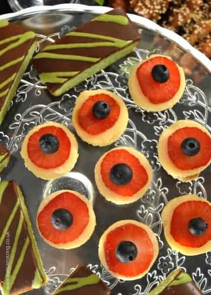 Fun Halloween party food - turn mini chessecakes into eyeballs with fresh fruit - Eats Amazing UK