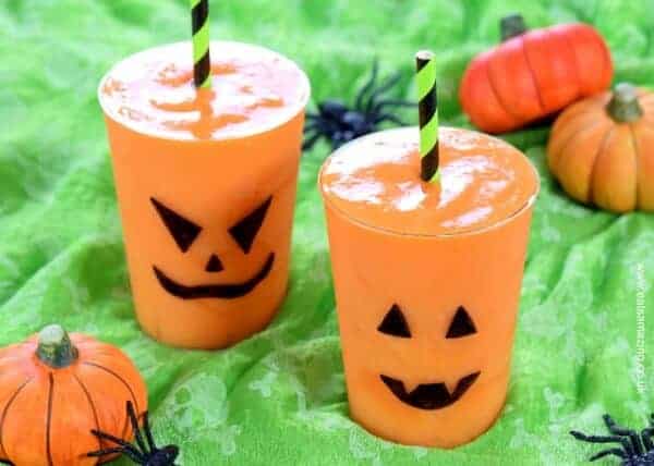 Quick and Easy Jack O Lantern Smoothies for Halloween - Kids will love this fun Halloween drink - perfect for a healthy Halloween - Eats Amazing UK