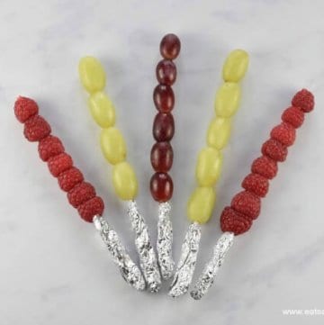 Fun and easy Star Wars themed snacks for kids - perfect for Star Wars party food and after school snacks - Eats Amazing UK - Fruit Lightsabers