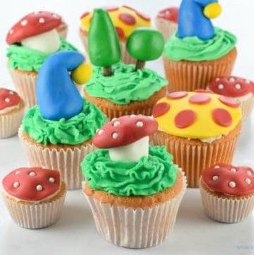 Easy Noddy themed cupcakes - perfect for a baby or toddler birthday party - with full recipe and instructions from Eats Amazing UK