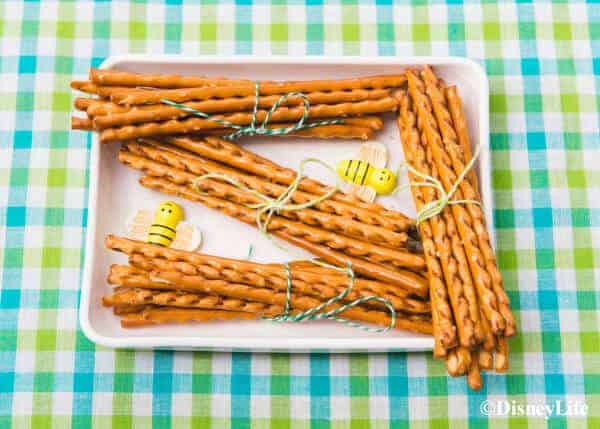 How to make a fun Winnie the Pooh themed picnic with DisneyLife - Pooh Stick Pretzel Bundles
