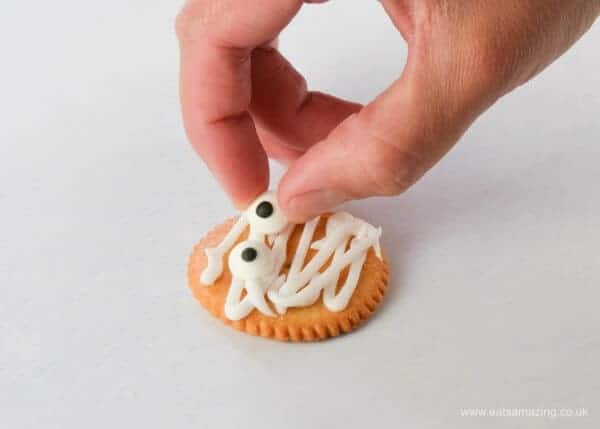 Super quick and easy Mummy Ritz Crackers recipe - fun Halloween food for kids - Halloween party food idea from Eats Amazing UK