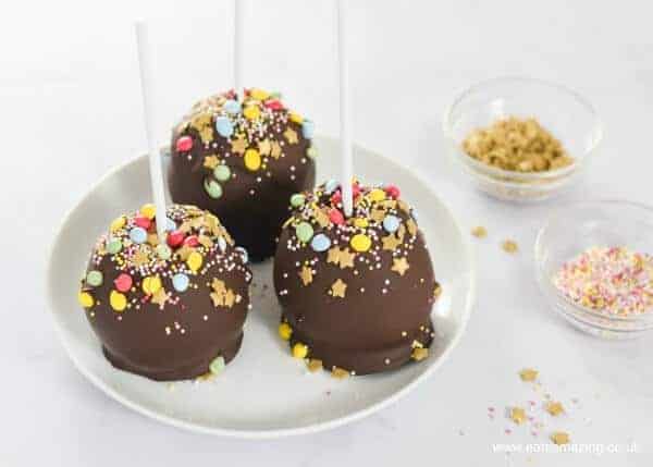 How to make Firework Dark Chocolate Dipped Apples - fun food for kids - great for Bonfire Night or New Years Eve party food - Eats Amazing UK