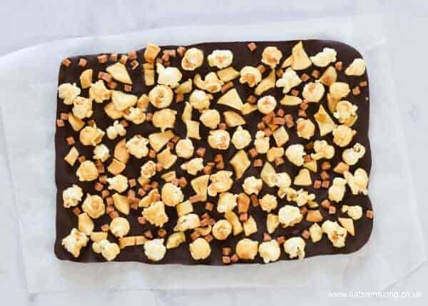 How to make quick and easy Toffee Apple Bark with dark chocolate and popcorn - perfect recipe for a bonfire night treat - Eats Amazing UK