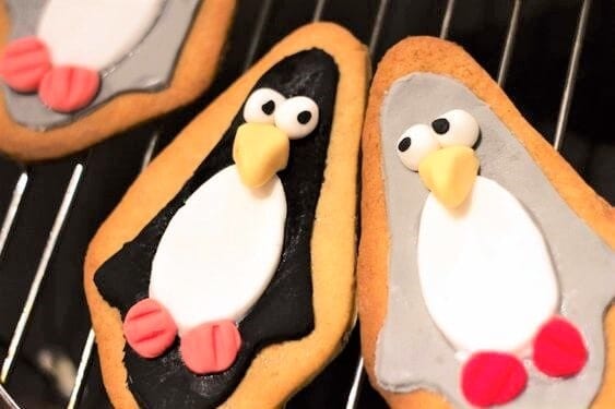 15 Fun and easy penguin themed foods for kids - Penguin Biscuits from Kids Craft Room