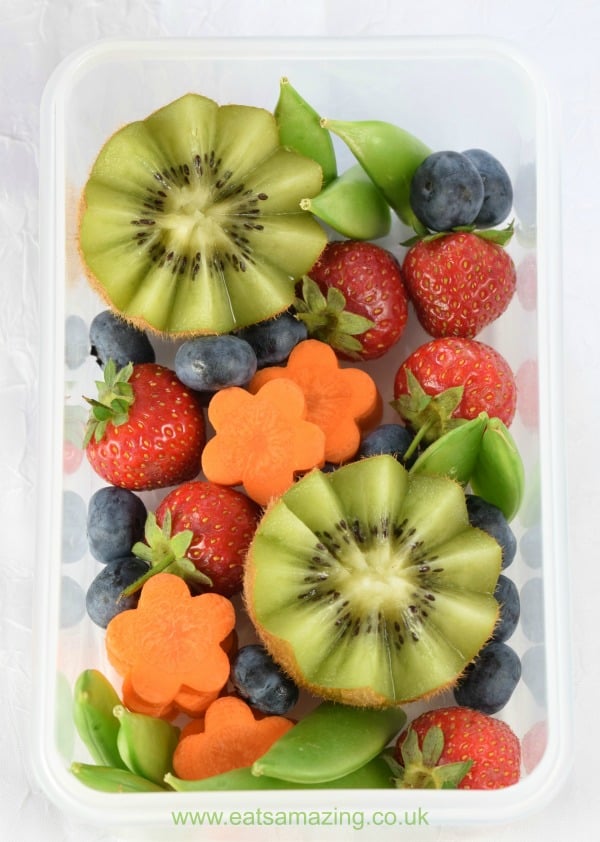 How to make a simple garden themed bento box - this fun idea is a cute way to serve up fruit and veggies to kids