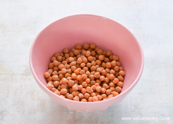 How to make garlic and herb roasted chickpeas - step 1 drain the chickpeas and pat dry