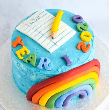 How to make a fun rainbow cake for the end of the school year