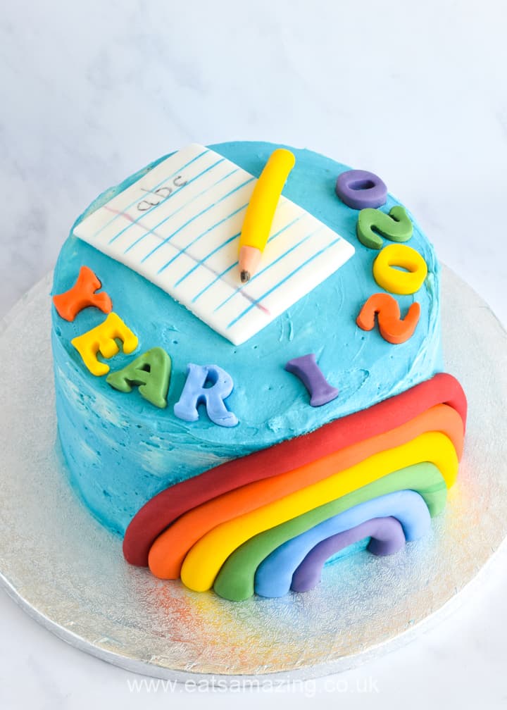 How to make a fun rainbow cake for the end of the school year