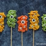 Awesome Halloween monster pops - super easy Halloween recipe for kids to make