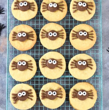 How to make cute and easy shortbread spider cookies for Halloween - fun spooky recipe for kids