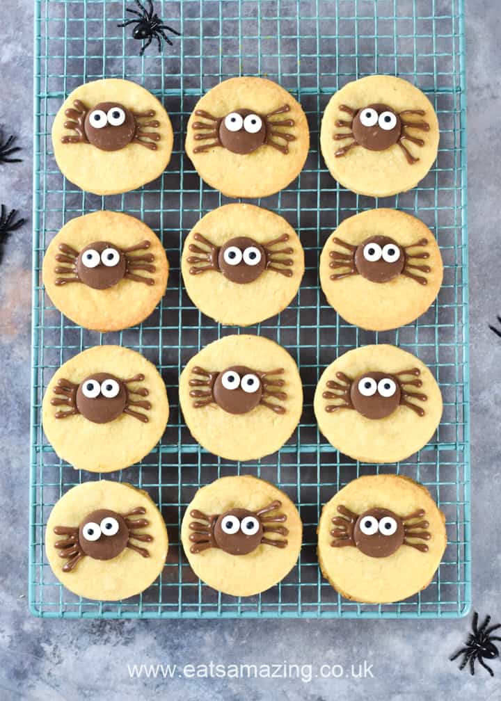 Comment faire des biscuits araignées sablés mignons et faciles pour Halloween - Recette effrayante amusante pour les enfants
