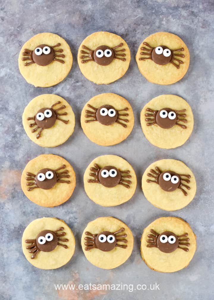 Comment faire des biscuits drôles d'araignée pour Halloween - Recette drôle sur le thème de l'araignée pour la nourriture de fête d'Halloween pour les enfants
