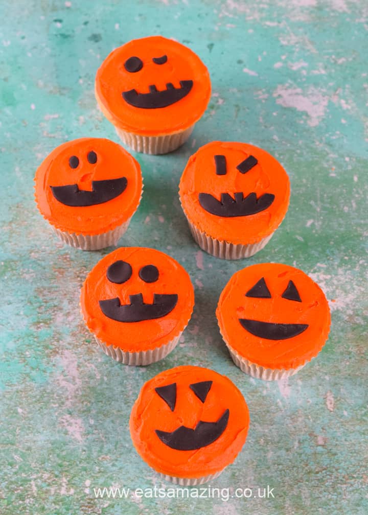 Receta de cupcakes sobre el tema de calabaza jack o linterna para Halloween