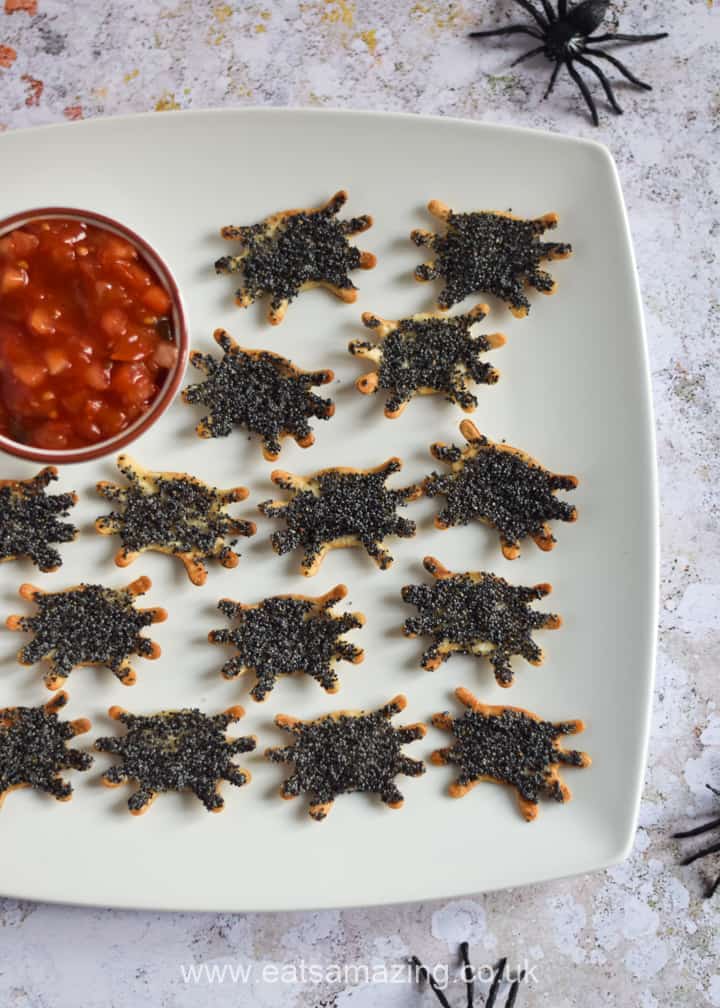 How to make fun and easy spider tortilla chips for Halloween - healthy party food idea for kids