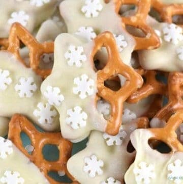 Easy chocolate dipped snowflake pretzels recipe - great for edible gifts or christmas party food - cute nutcracker themed food idea