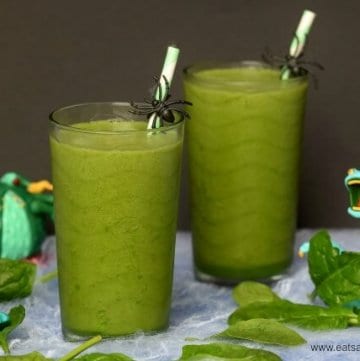 Healthy green smoothie recipe for kids with hidden vegetables - such a fun drink idea for Halloween