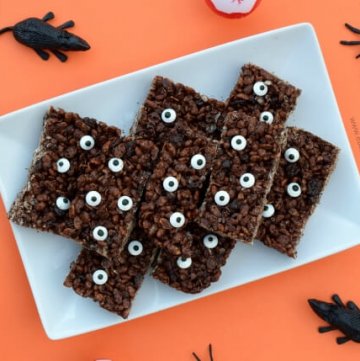 Monster rice crispy treats recipe - these fun treat bars are great for cooking with the kids - fun Halloween food idea from Eats Amazing UK