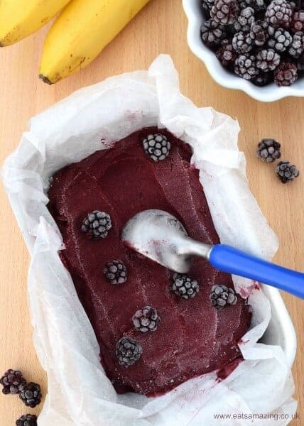 Super quick and easy 3 ingredient blackberry banana ice cream recipe from Eats Amazing UK - a yummy healthy dessert recipe